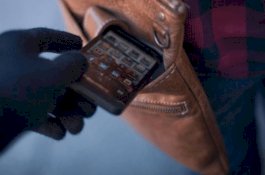 Curi Ponsel Emak-emak di Bus, Pria ini Dipukul Sampai Nangis-nangis, Ini Videonya