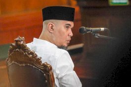 Ahmad Dhani Tulis Surat ke Sang Ibu, Isinya Bikin Terenyuh