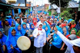 Jumat Berkah, Warga Maccini Kompak Menangkan Indira