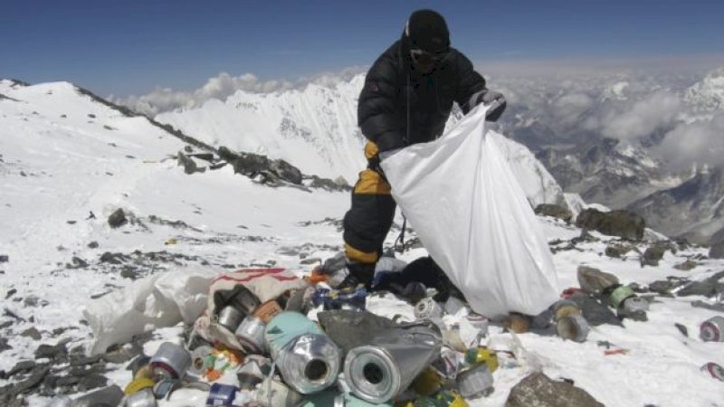 Tangani Limbah, Tiongkok Tutup Pangkalan Everest