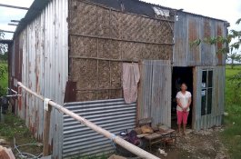 Tinggal di Gubuk Beralas Spanduk Bekas, Daeng Pole Luput dari Bantuan Pemerintah