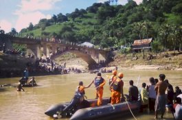 Sempat Ditolong Adiknya, Bocah 10 Tahun Tenggelam di Sungai