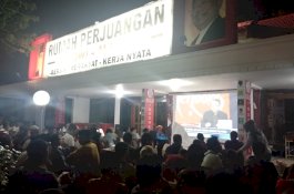 Disuguhi Pisang Epe Gratis, Ratusan Relawan Jokowi-Ma'ruf Nobar di Haji Bau