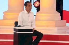 Tiga Kali Geleng Kepala, Jokowi Jawab Cecaran Prabowo Soal Infrastruktur