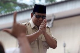 Berita Populer: Pasangan Beda Usia 54 Tahun Berhubungan Lewat HP hingga Kejutan Prabowo