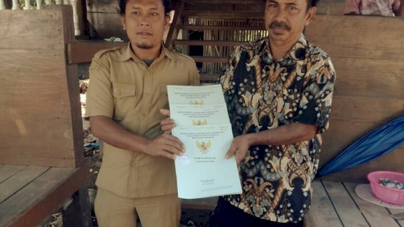 Setahun Menunggu, Warga Jeneponto Akhirnya Terima Sertifikat Tanah