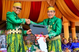 Kado Ulang Tahun Sidrap, Gubernur Sulsel Sumbang Dana Rp14,9 M dan Mobil Ambulans 