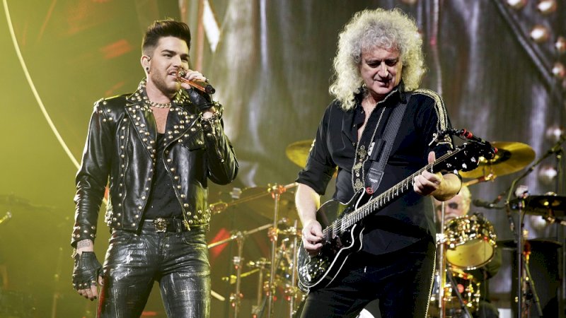 Queen  dan Adam Lambert tampil pada 29 Januari 2015 di Indianapolis, Ind (Getty Images)