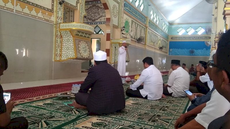 Ustaz Das'ad Latif tampil dalam tamblik akbar di Takalar, Selasa (19/2/2019).