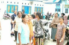 Datangi Kantor Dinsos Jeneponto, Ratusan Emak-emak Minta Kompor Gas