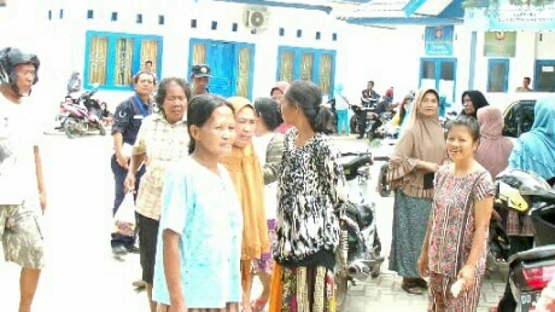 Datangi Kantor Dinsos Jeneponto, Ratusan Emak-emak Minta Kompor Gas