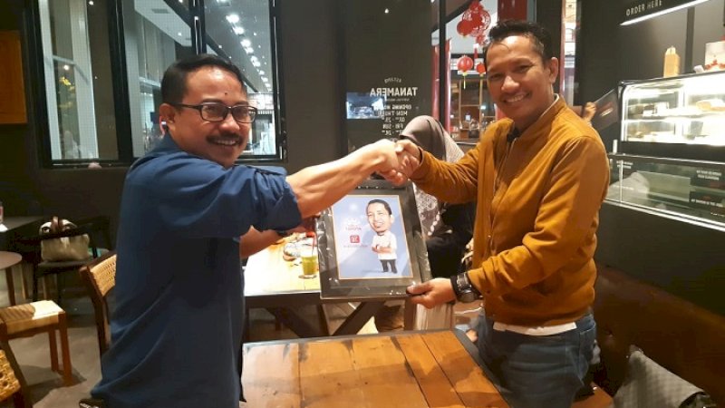 Direktur Rakyatku.com Subhan Yusuf bersama  Marketing Manager Kalla Toyota, Aswan Amiruddin, Rabu malam (20/2/2019).