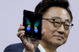 Resmi, Samsung Luncurkan Ponsel Lipat Galaxy Fold, Harganya Rp27 Jutaan