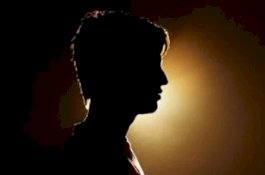 Legenda Musik Inggris Raba-raba Pria di Toilet Hotel