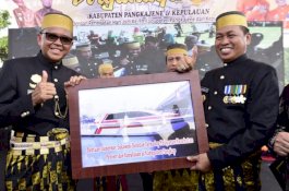 HUT ke-59, Pangkep Dihadiahi Ambulans Laut Senilai 1,8 Miliar