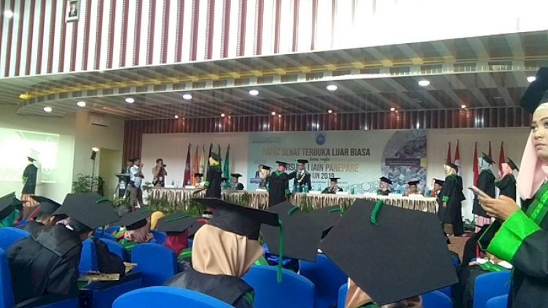 Suasana wisuda IAIN Parepare, Kamis (21/2/2019). (FOTO: FACEBOOK/ARFARAFHA)