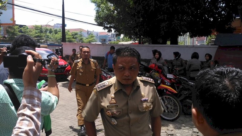 Camat Rappocini, Sulyadi P Putra SG saat memenuhi undangan klarifikasi Bawaslu Sulsel, Jumat (22/2/2019).