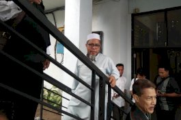 Relawan Prabowo-Sandi Hilir Mudik di Kantor Bawaslu Sulsel