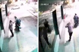 Video Detik-detik Polwan Dijambret Saat Menelepon di Depan Kantor Polisi