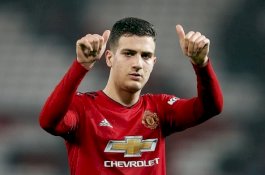 Pemain Manchester United Pakai Gaji Pertama untuk Beli Bus, Begini Kisahnya