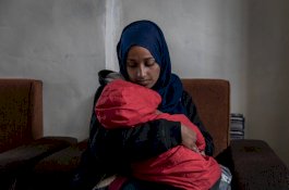 Ditolak Kembali ke AS, Ayah Pengantin ISIS Gugat Donald Trump