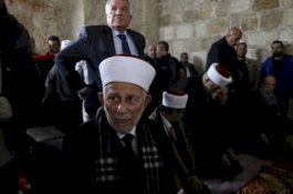 Polisi Israel Tangkap Pejabat Muslim Senior Palestina