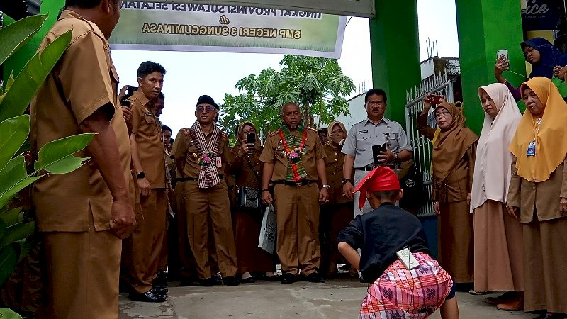 Sekda Gowa Dampingi Tim Penilai Pantau Sekolah Bersih