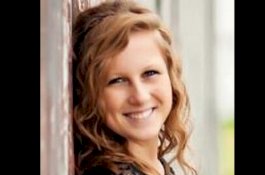 Di Rumahnya, Bu Guru Cantik Ini Setubuhi Siswanya