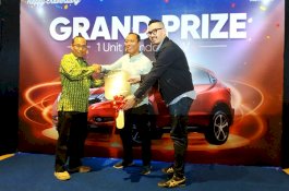 Warga Makassar Ini Sungguh Beruntung, Beli Handphone Menangkan Mobil Honda HR-V