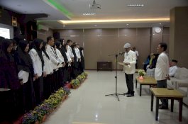 71 Mahasiswa Apoteker Farmasi UMI Makassar Diyudisium