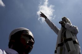 Lakon Mafia Bola Jadi Analogi Massa Prabowo-Sandi saat Aksi Damai di Bawaslu Sulsel