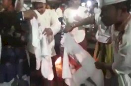 Beredar Video Kaus Jokowi-Ma'ruf Amin Dibakar, Disobek, dan Diinjak-injak