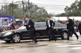 Pengawal Berlari Kim Jong Un Kembali Menarik Perhatian di Hanoi, Ini Foto-fotonya