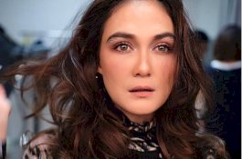 Reino Barack Nikahi Syahrini, Luna Maya: Jangan Mencintai Terlalu Dalam