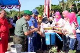 HPSN, Bupati Bulukumba Contohkan Cara Memilah Sampah