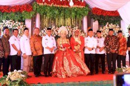 Mendadak, Bupati Luwu Timur Didaulat Jadi Saksi Pernikahan Warga