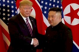 Pakar Mengungkap Makna Bahasa Tubuh Trump dan Kim