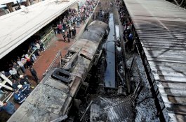 Video Kecelakaan Kereta Api Kairo: Orang Berlarian Berselimut Api