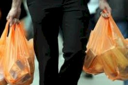 Catat! Mulai Hari Ini Kantong Plastik Tak Lagi Gratis