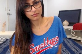 Payudara Eks Bintang Porno Semok Ini Kempis Sebelah Terkena Bola Hoki, Akhirnya...