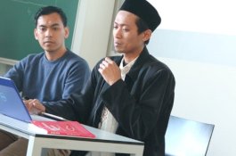 Putra Sulsel Bedah Buku Tentang Jodoh di Belanda, Mengapa Tak Perlu Pacaran?