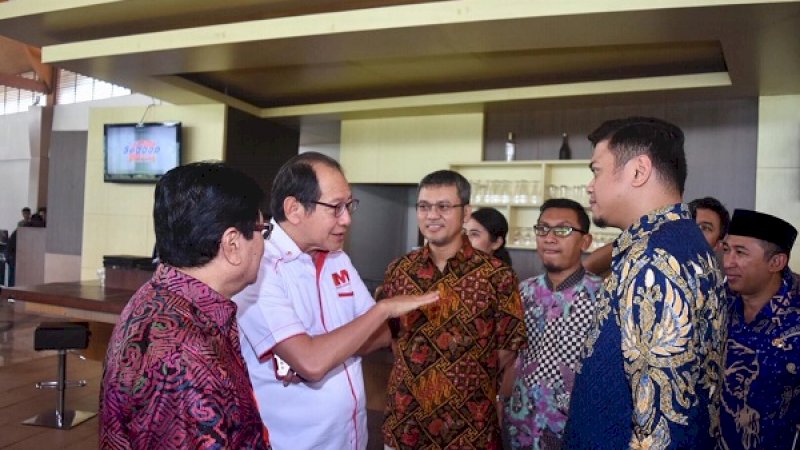 Bupati Gowa, Adnan Purichta Ichsan (kanan), saat pertemuan dengan pengurus IMA Gowa di Padivalley, Kecamatan Pattalassang, Gowa, Jumat (1/3/2019).