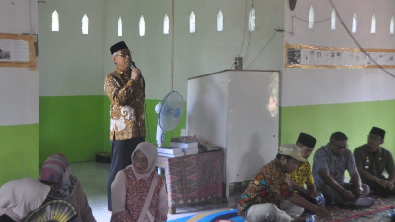 Puluhan Tahun Dinantikan, Bupati Lutim Resmikan Jaringan Listrik di Tarabbi