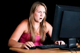 Nonton Film Porno, Wanita ini Kaget Melihat Suaminya Main Dengan Pria