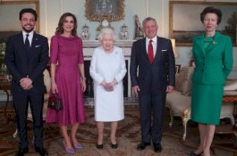 Tangan Ratu Elizabeth Ungu Saat Difoto, Ini Penjelasan Dokter