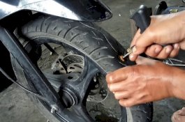 7 Penyebab Utama Ban Motor Bocor