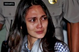 Syahrini-Reino Mainkan Perasaan Publik, Denny: Luna Maya, Berhentilah Meratap