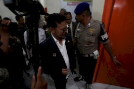 Didampingi Tenri Olle, SYL Sambangi Bawaslu Sulsel untuk Klarifikasi Video Camat