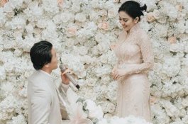 Detail Busana Reino-Syahrini di Momen Spesial