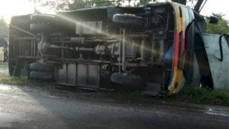 Bus yang ditumpangi karateka Luwu Utara.